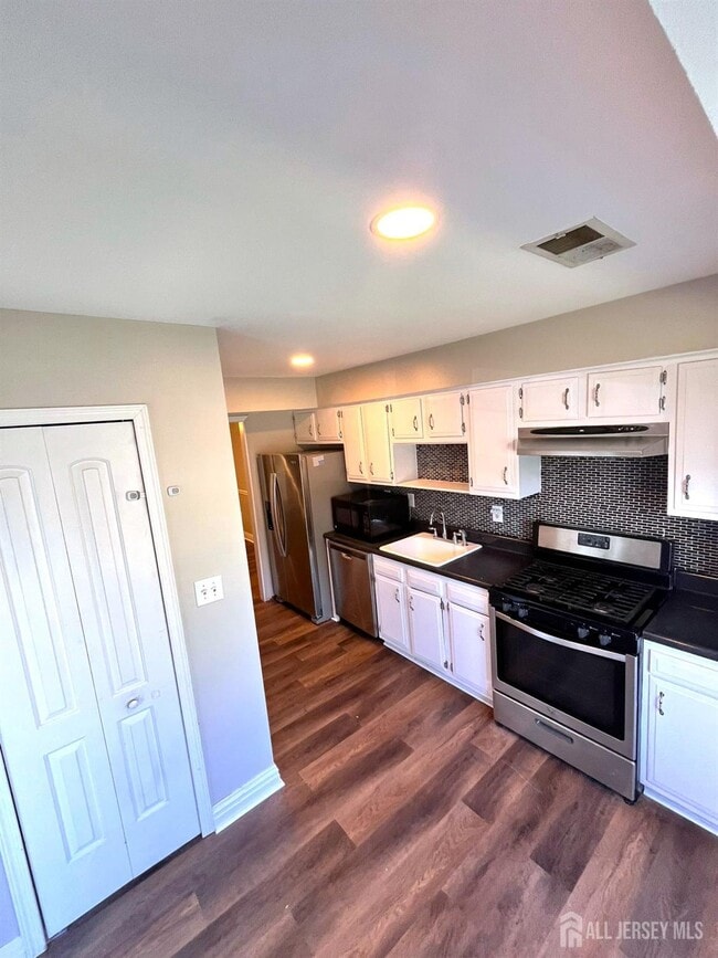 Building Photo - 10 Cosgrove Ct