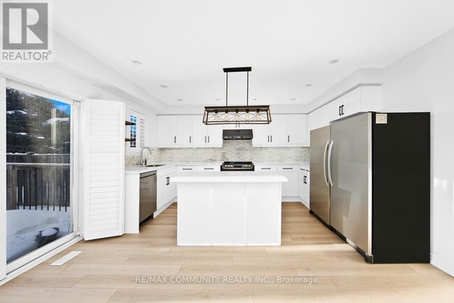 Building Photo - 20 McNicol Crescent