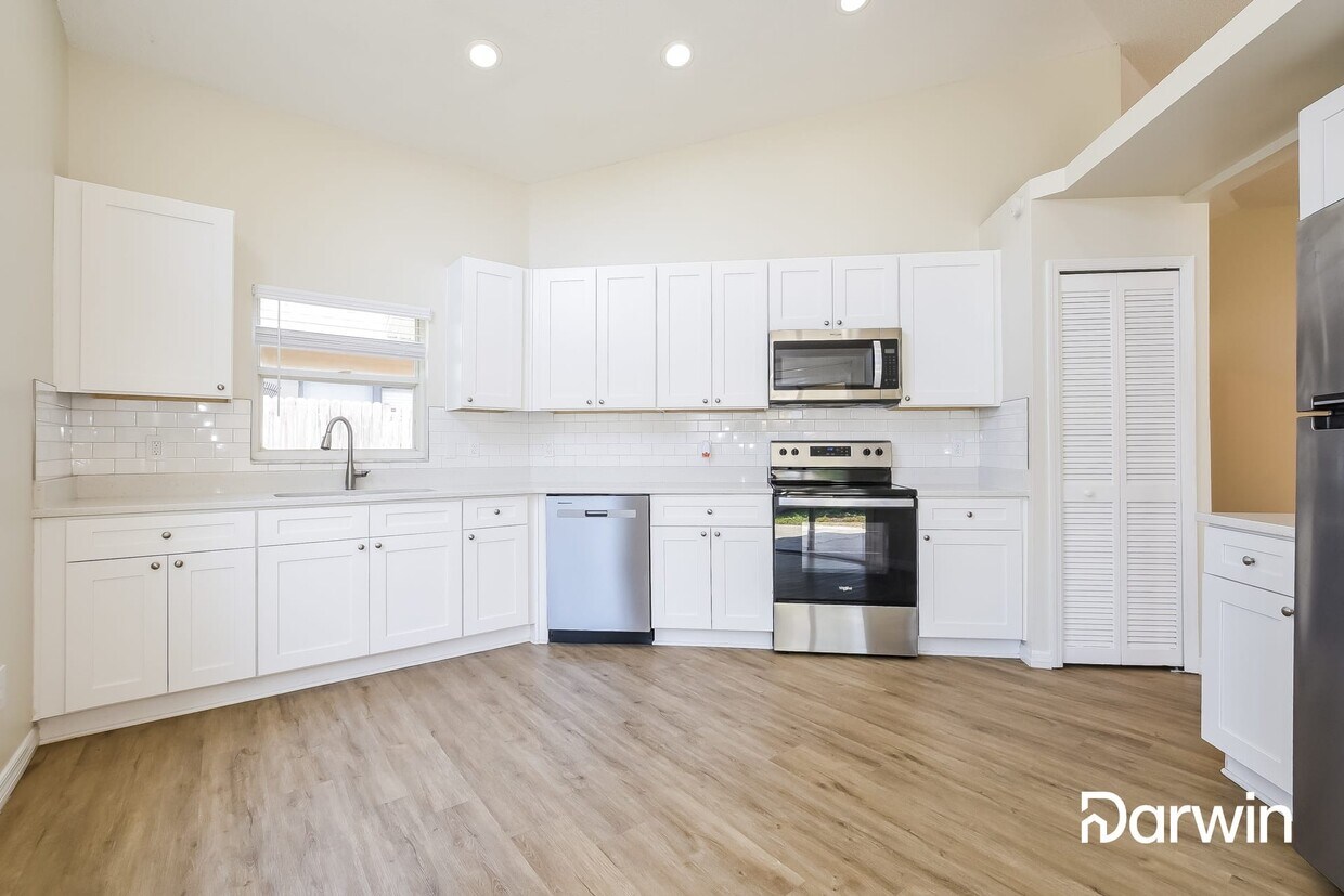 Primary Photo - 151 Lakebreeze Cir, Lake Mary, FL 32746