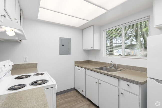 2BR, 1.5BA - 1,100SF - Kitchen - Chateau Hills