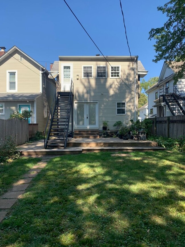 Building Photo - 505-505 1/2 Clinton St