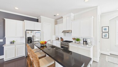 Building Photo - 2724 Rutland St