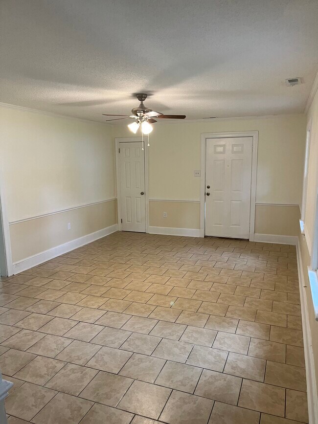 Building Photo - 708 3rd St