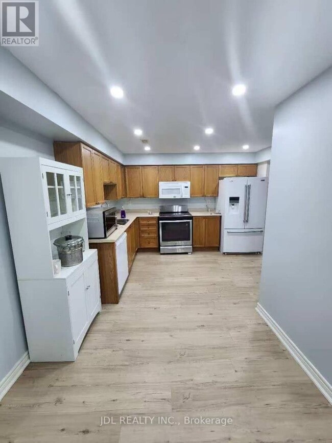 Building Photo - 6 Dovedale Dr