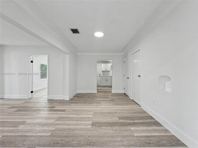 Foto del edificio - 228 NW 39th St