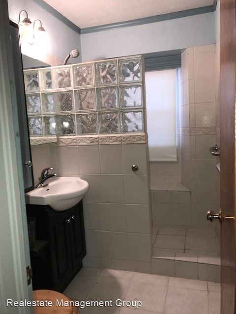 Building Photo - 3 br, 1 bath House - 4910 W Maple