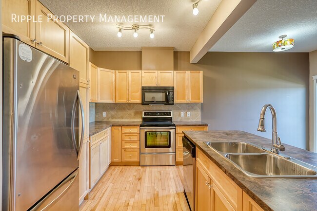 Photo du bâtiment - Modern 3 Beds, 2.5 Baths TownHouse | No Pe...