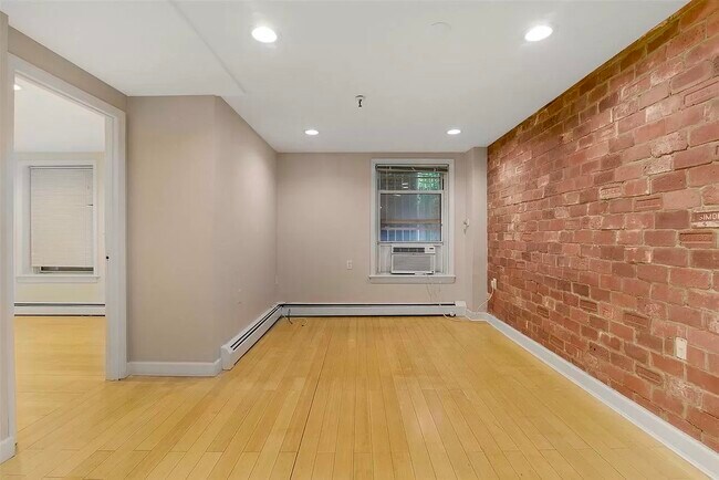 Building Photo - 319 Barrow St