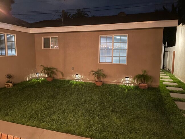 Foto del edificio - 5649 Lewis Ave