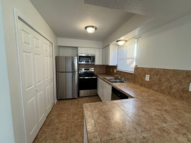 Foto del edificio - 6005 Fortuna Rd NW