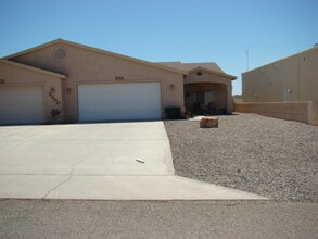 Building Photo - 3200 Arapaho Dr