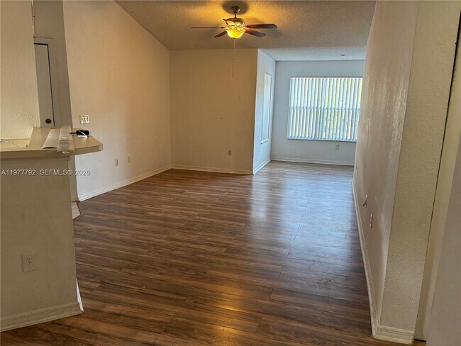 Foto del edificio - 1401 Village Blvd