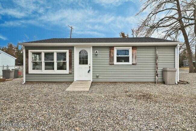 Building Photo - 701 Chesapeake Dr