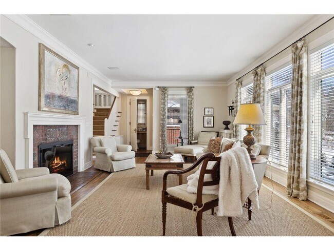 Foto del edificio - 2810 W Lake of the Isles Pkwy