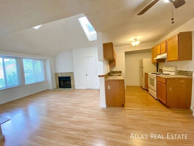 Building Photo - 842 S Uravan Ct