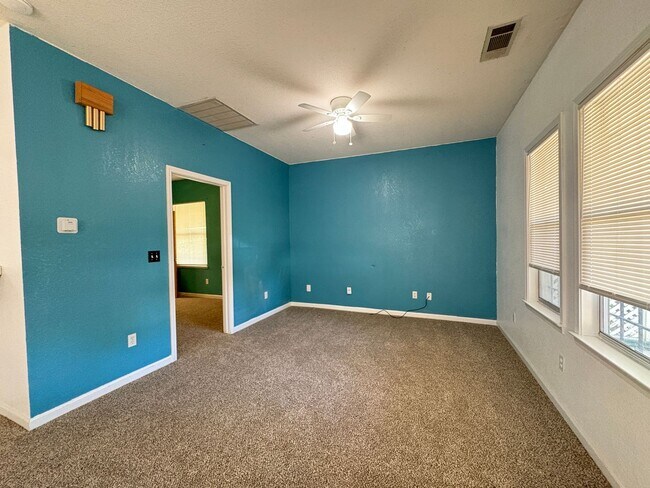 Foto del edificio - Charming 2 Bed, 1 Bath Single-Story Home