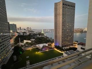 Foto del edificio - 325 S Biscayne Blvd