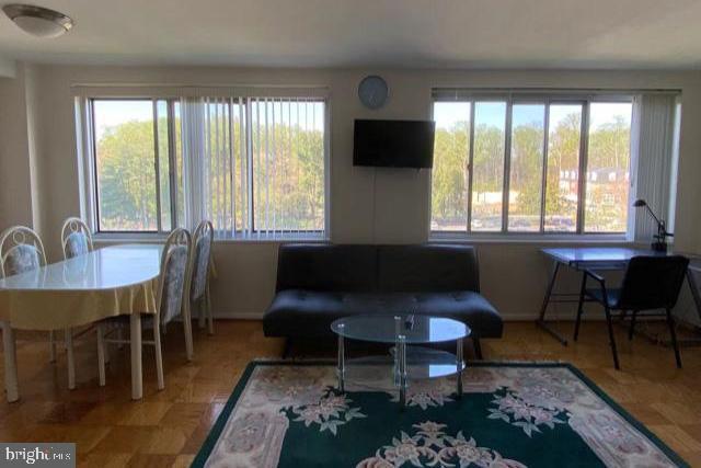 Foto principal - 10201 Grosvenor Pl