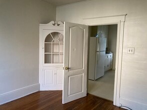 Building Photo - 372 W Maple St