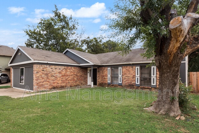 Photo - 1704 Fieldstone Ct House