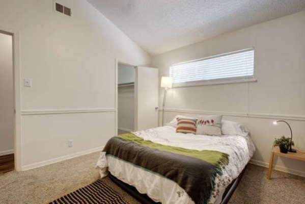 Building Photo - 1302 Parker Ln