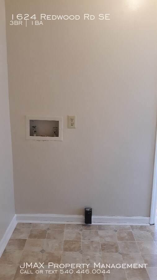 Building Photo - 3 Bedroom Home available for Section 8