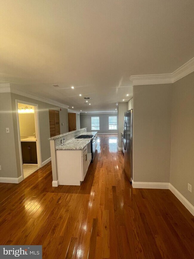 Foto del edificio - 225 McClellan St