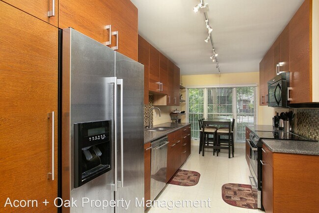 Building Photo - 3 br, 3.5 bath House - 108 Mallard Court