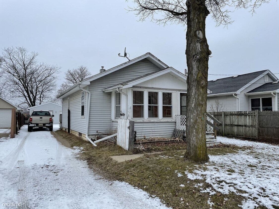 Primary Photo - 2 br, 1 bath House - 2118 Crest Ave