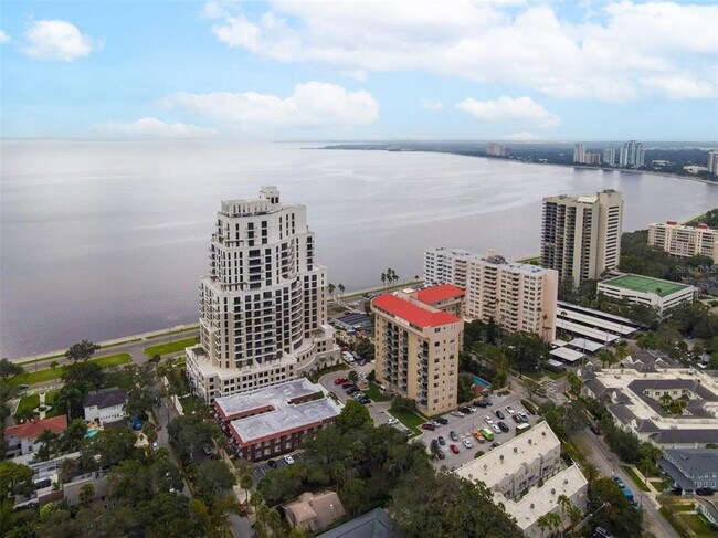 Foto del edificio - 2103 Bayshore Blvd