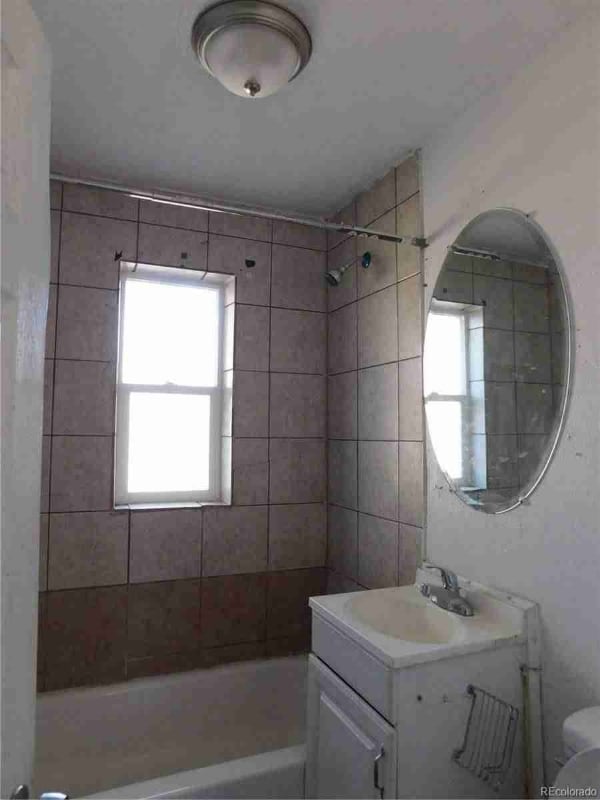 Building Photo - 1714 E 14th St