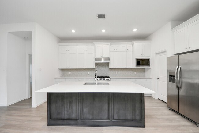 Building Photo - 30327 Tall Fescue Dr