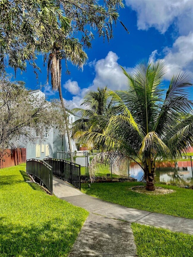 Foto del edificio - 1725 W 60th St