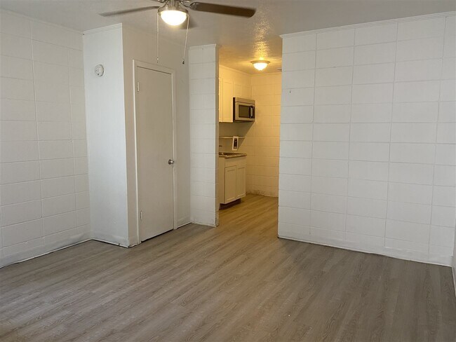 Building Photo - 658 Liberty St