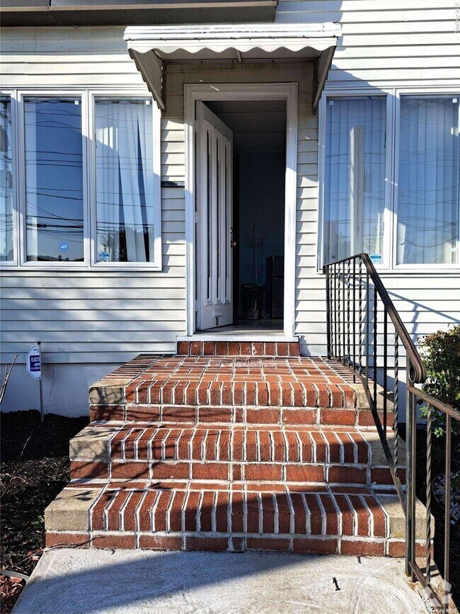 North Wantagh Apartments under 3,000 Wantagh, NY 3 Rentals