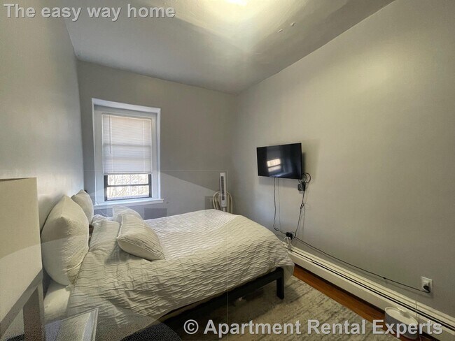 Building Photo - 61 Adams St