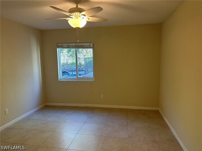 Building Photo - 4621 Bayshore Dr