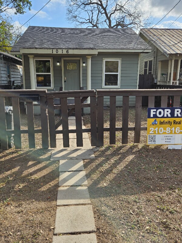 Foto del edificio - 1016 Center St