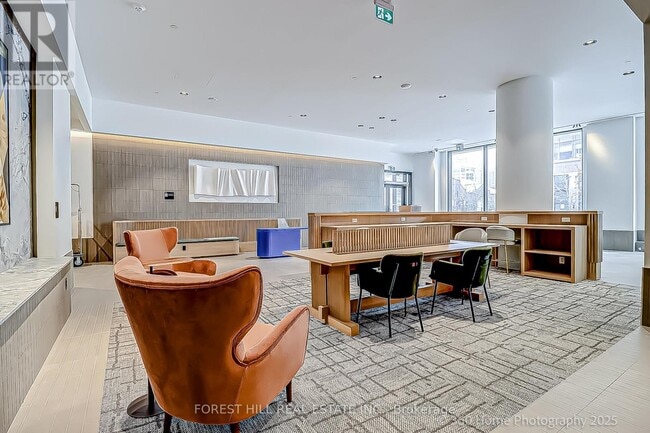 Photo du bâtiment - 395 Square One Dr