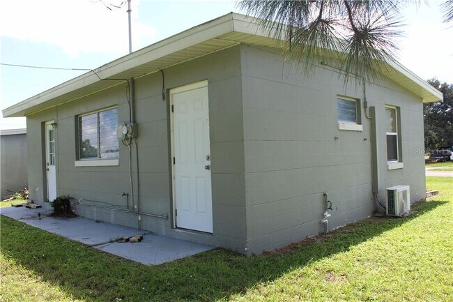 Building Photo - 3380 Edgehill Terrace