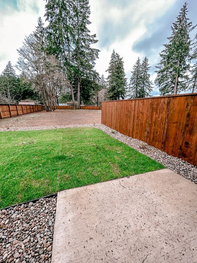 Building Photo - Westside Village - Newer 3 Bedroom 2.5 Bat...