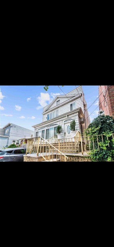 Primary Photo - 32 W 11th St