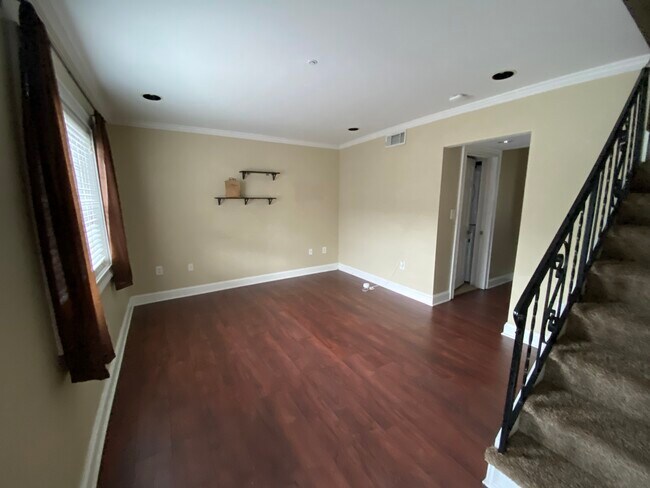 Building Photo - 105 Rondak Cir