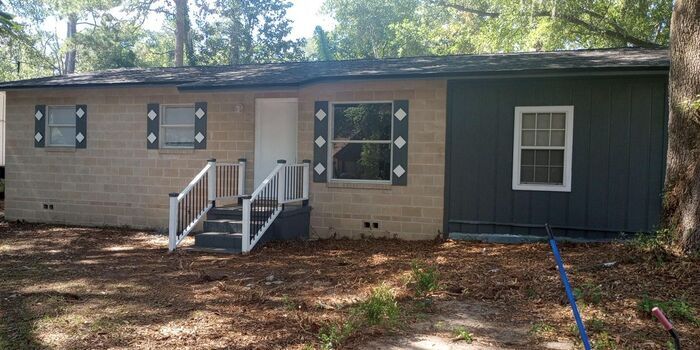 Primary Photo - 3bedrooms 1 Bath Single Family Home In Spe...