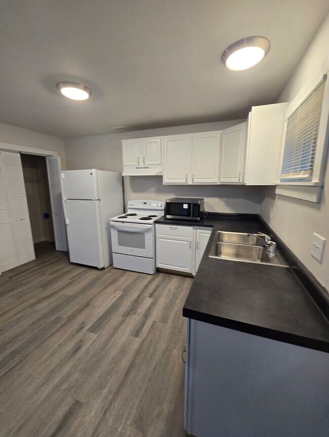 Foto del edificio - Eastside Four Bedroom Home near 42nd and Shadeland Ave