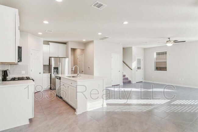 Foto del edificio - 5306 Golden Canary Ln