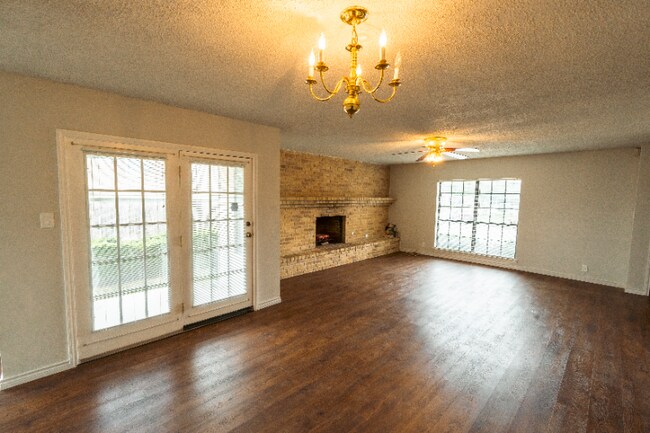 Building Photo - 624 Fern Meadow Dr