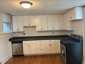 Building Photo - 119 Freeman St