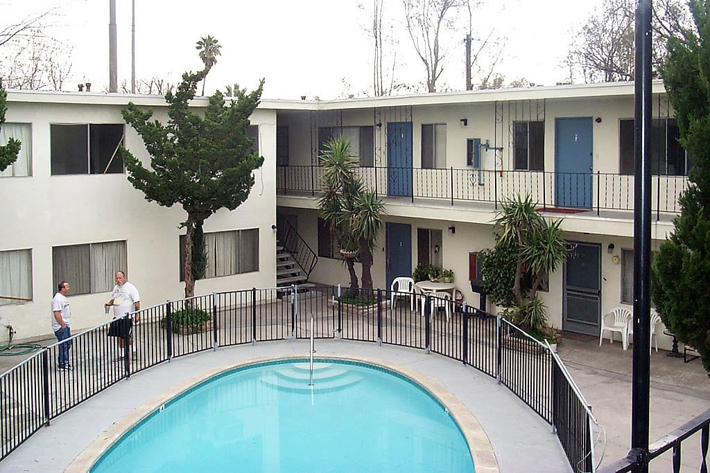 Primary Photo - Park Avenue Apartments