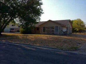 Building Photo - 308 Cedarwood Ln